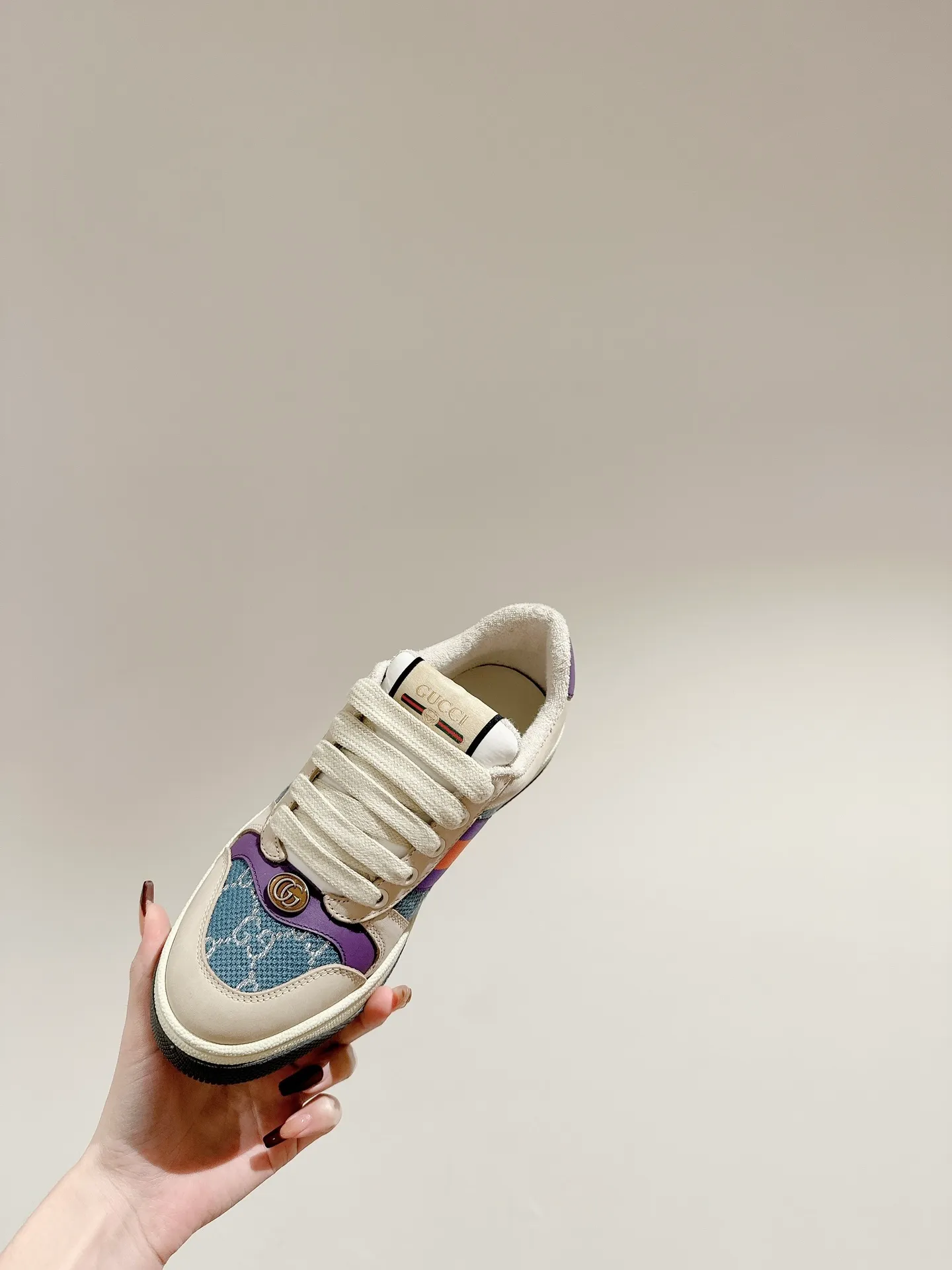 👟👟Ex-factory price 560👟👟 Men ➕10 Gucci————Purchase version GG series distressed dirty shoes-hot style is coming! 9 times out of 10 sales, you will definitely get the money. Ready stock! Spot goods! Spot goods! New colors added - the ultimate version on the market! Purchase the original version and develop it... fabric, material, outsole, and details can be compared at will! Open-mold Swarovski one-to-one replica rhinestone chain...Metal cherry pendant...Metal double G crystal cylindrical mark...Gucci original customized narrow webbing...Super flash series - flash diamond chain. The cherry decoration is detachable and can be changed into two to match with each other to show your personality. Exclusive color-brushed cowhide fabric. Hand-made distressed is very textured and has a sense of luxury! The details of the workmanship can be seen in the drawings, and no line is missed. The original terry cloth is delicate, soft and more comfortable and breathable. The privately stamped two-color original TPU outsole (lower layer is wider and the upper layer is narrower). Matching packaging⭐️ Size: Female 35-40 Male 39-44 (Female 41 Male 45 customized)